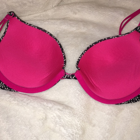 Victoria’s Secret 32C Push Up - Picture 2 of 3